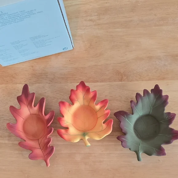 PartyLite Leaf Trinket Dishes in Red, Orange & Green - Picture 8 of 10
